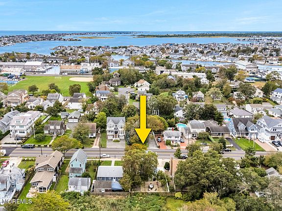 3rd image of 208 Bridge Avenue