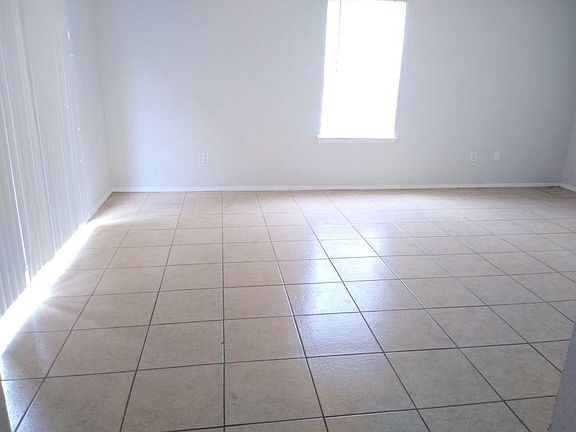 4th image of 4000 W Florida St #19