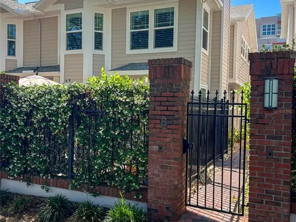 350 2nd St N APT 8, Saint Petersburg, FL 33701