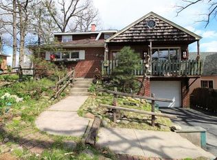 610 S Charleton St, Willow Springs, IL 60480