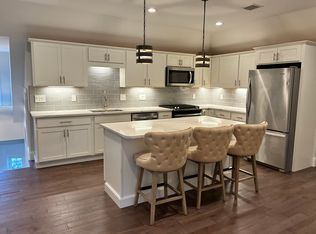 7 Hillside Ave FLOOR 3, Medford, MA 02155