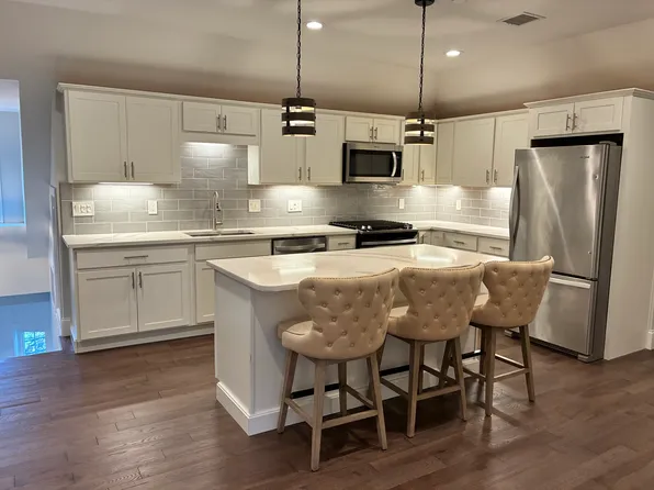 7 Hillside Ave Floor 3, Medford, MA 02155