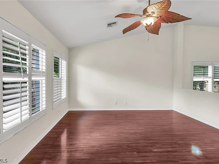 22203 Seashore Cir — Photo 9