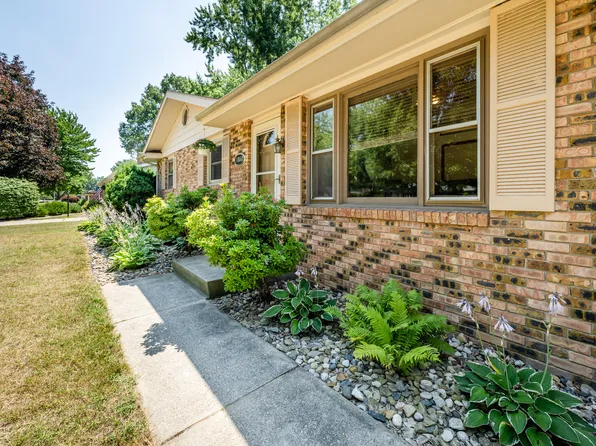 1860 Arcadia Dr, Saint Joseph, MI 49085