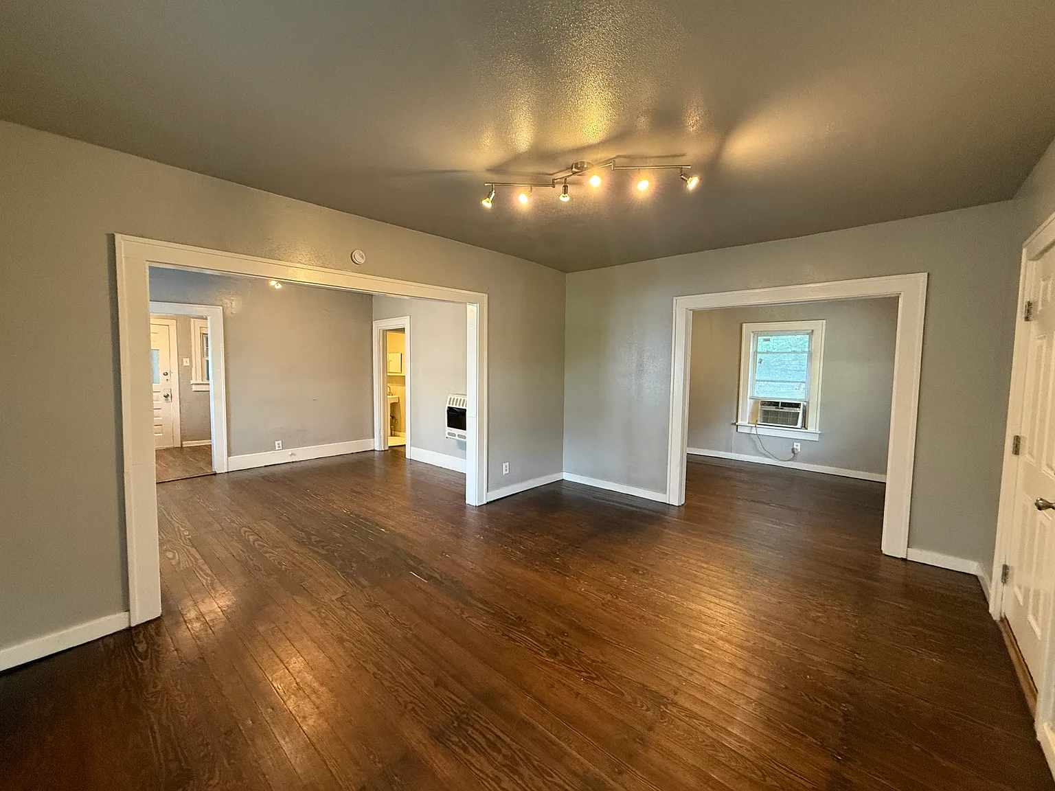 2 bed, 1054 sqft, $1,195 — Photo 2