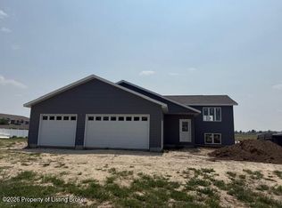 406 37th St E, Dickinson, ND 58601