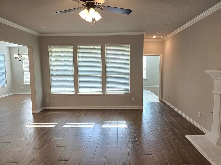 7608 Rothbury Dr — Photo 9