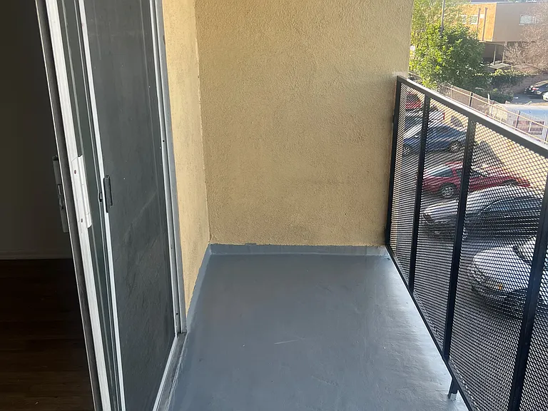 Lennox Lanai Apartments — Photo 43