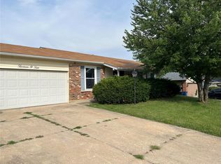 1304 Woodpath Dr, Florissant, MO