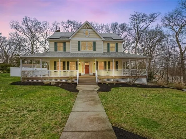 730 Dickinson St, Fall River, MA 02721