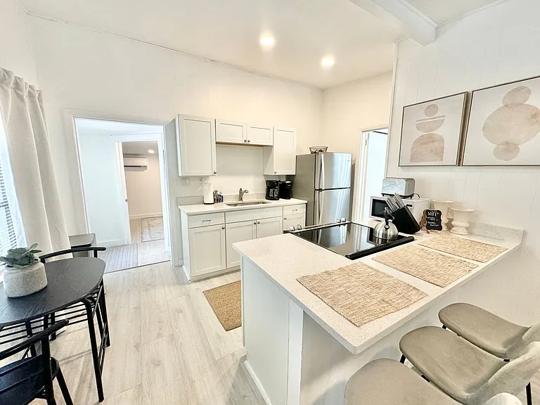 PHA (4073 Springs Ln) — Photo 3