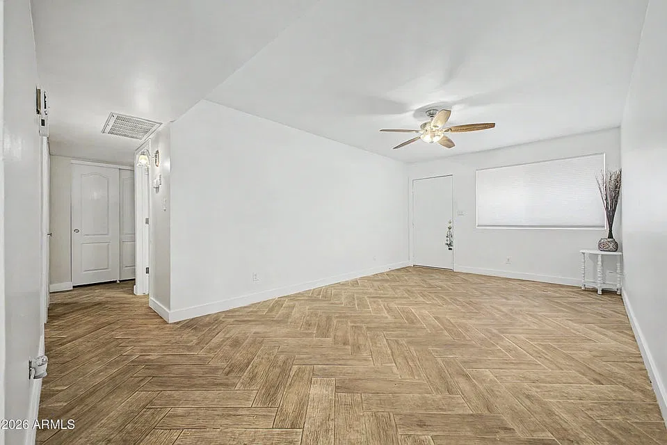 3 bed, 1366 sqft, $2,400 — Photo 3