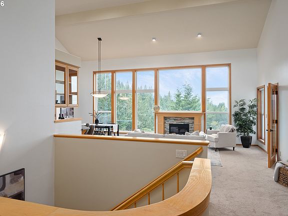 4th image of 653 Brookside Dr