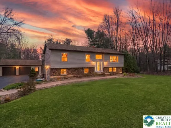 240 Horseshoe Dr, Palmerton, PA 18071