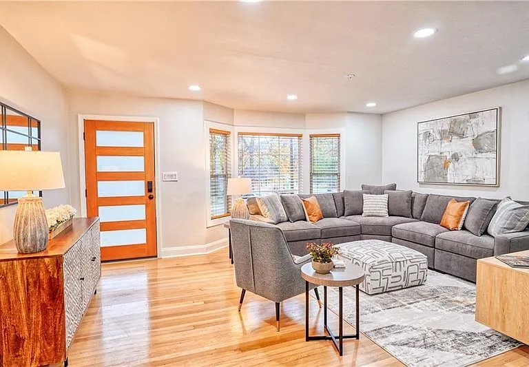 2250 Dodson Dr — Photo 2