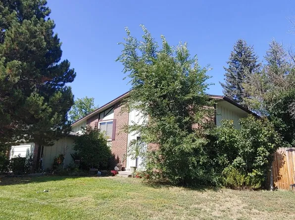 8257 Club Crest Dr, Arvada, CO 80005