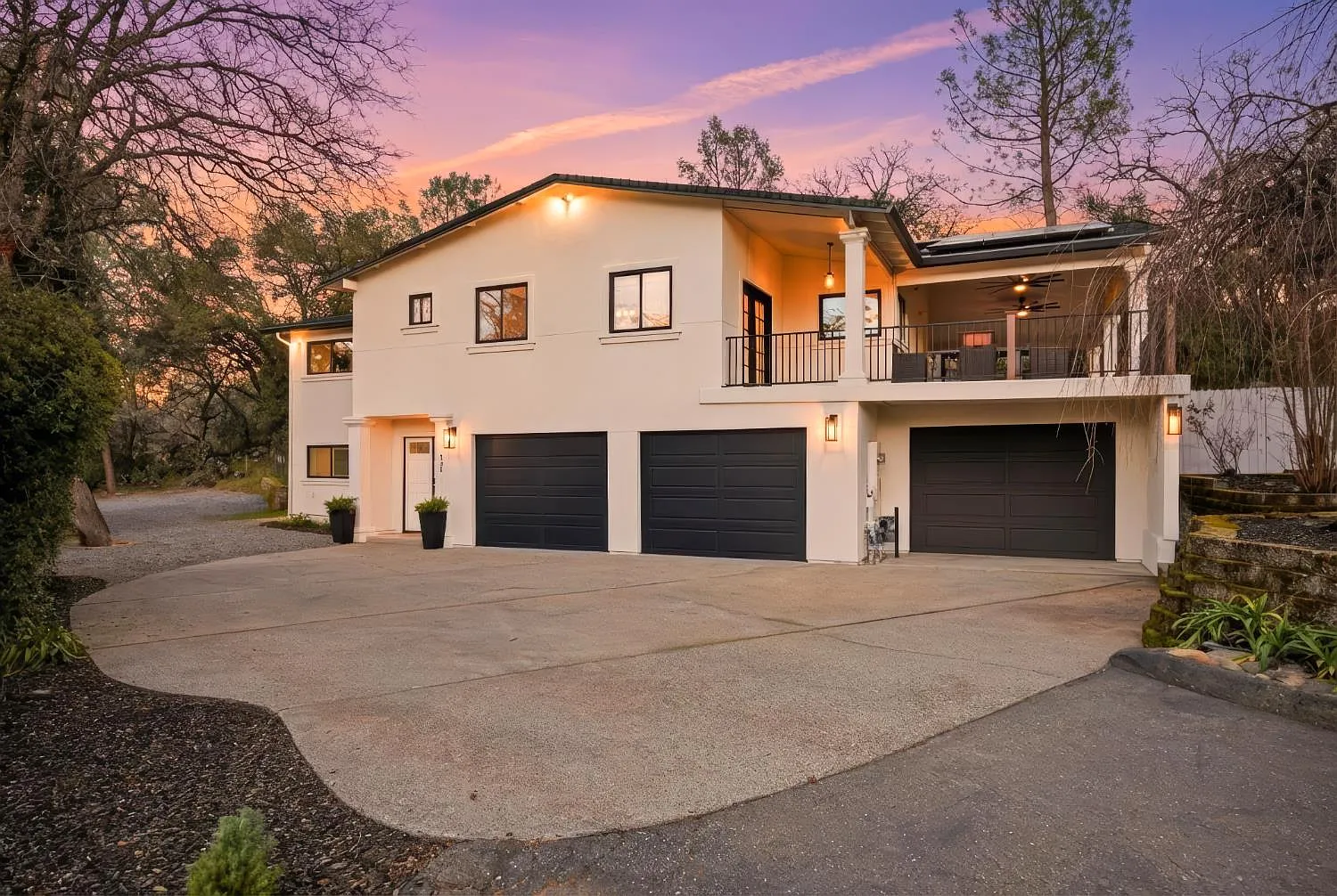 958 Herr Way photo 1
