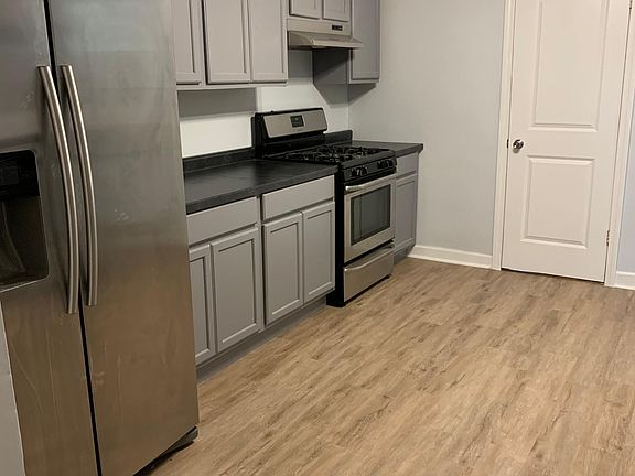 4th image of 1929 W 22nd Pl Floor 1