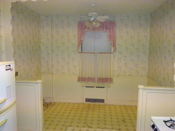 30 Ocean Parkway image 8 of 17