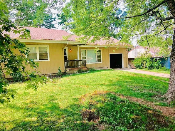 409 Corral Dr, Belton, MO 64012