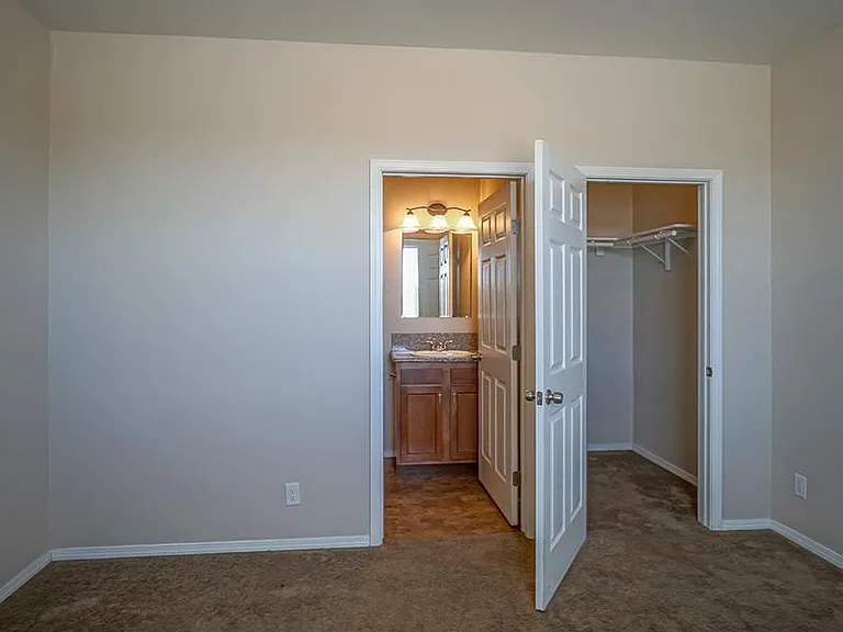 Master Bedroom |2-Bedroom 2-Bathroom Apartment Homes | Coronado Townhomes