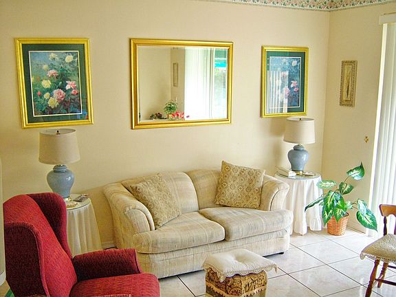 Living Room 17 x 11.5 ft