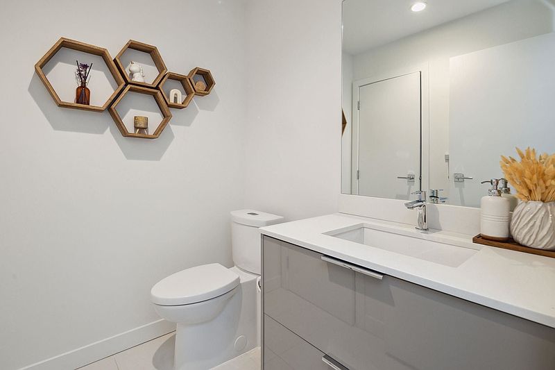 North Vancouver Apartment for rent - 3 Bedrooms — photo 21
