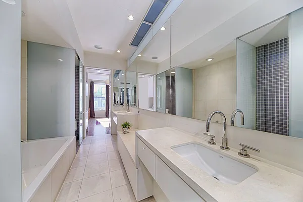 Rented by Isen & Company : Real Estate Advisors | media 6