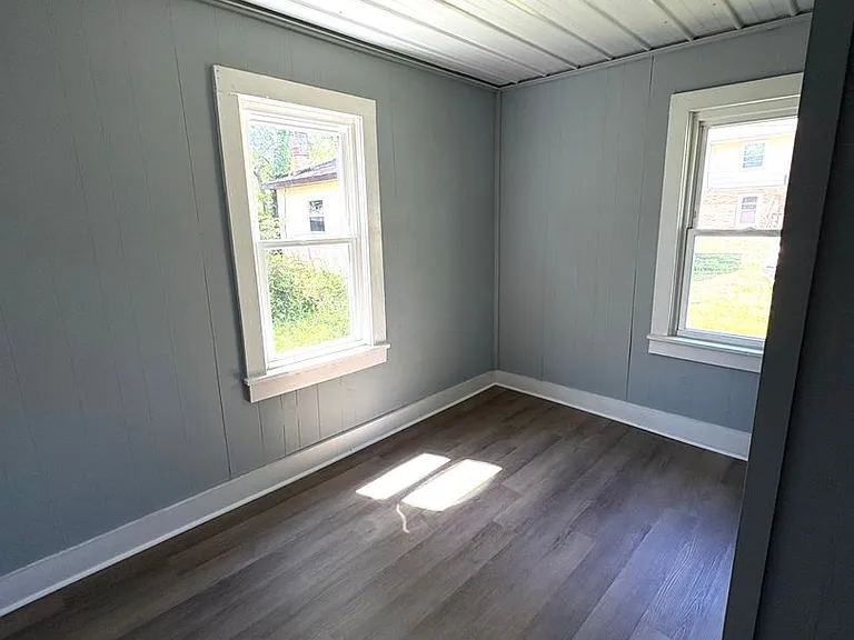 302 Bryan St — Photo 6