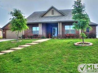 10924 Owl Creek Dr, Fort Worth, TX 76179