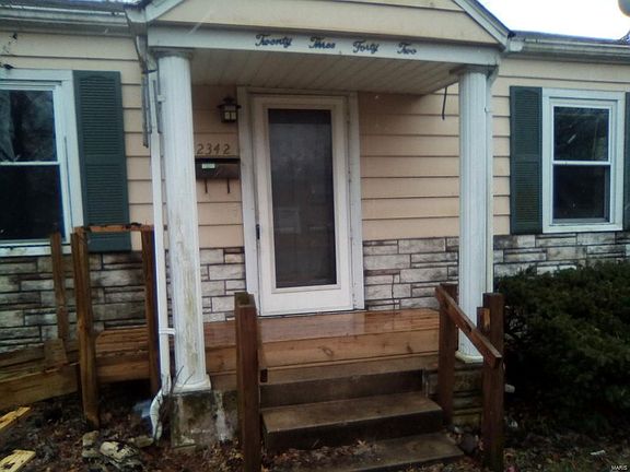 2nd image of 2342 Woodlawn Ave