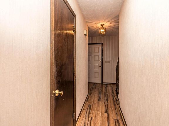 4th image of 11374 Rockwood Ct NW