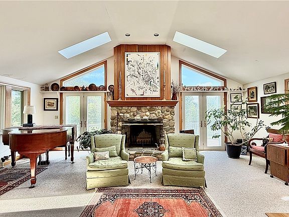 4th image of 6975 Sweetland Rd
