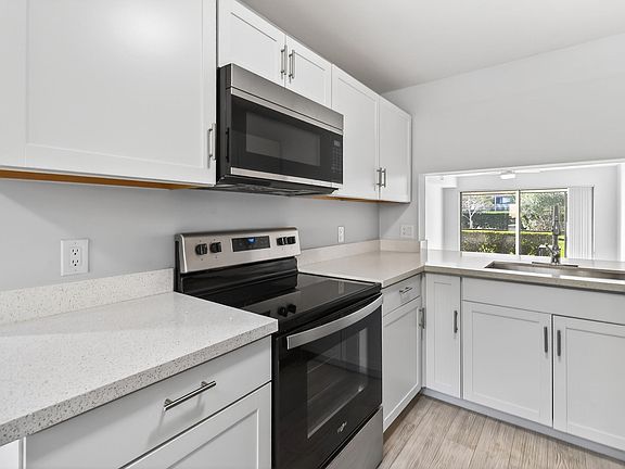 3rd image of 901 Pinecrest Circle #C