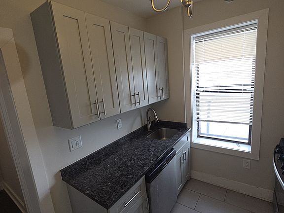 Previously renovated 2Br/1Bath (3rd Floor)