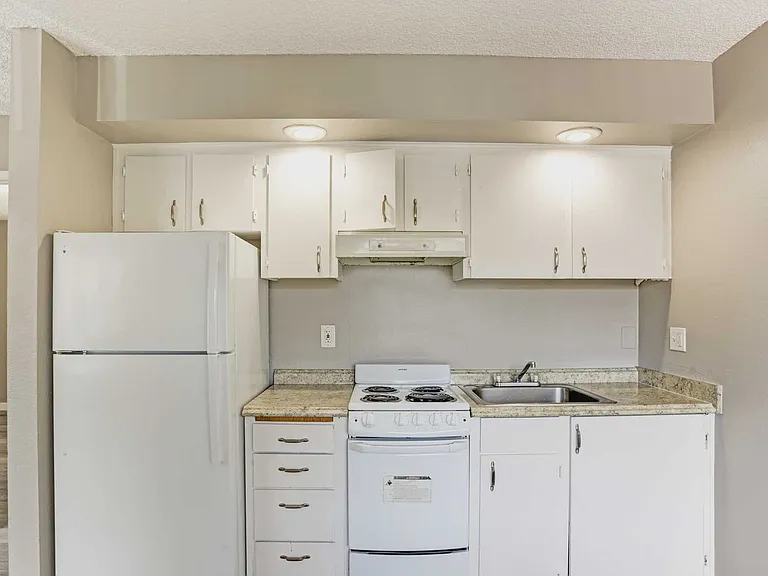 T Street Apartments — Photo 10