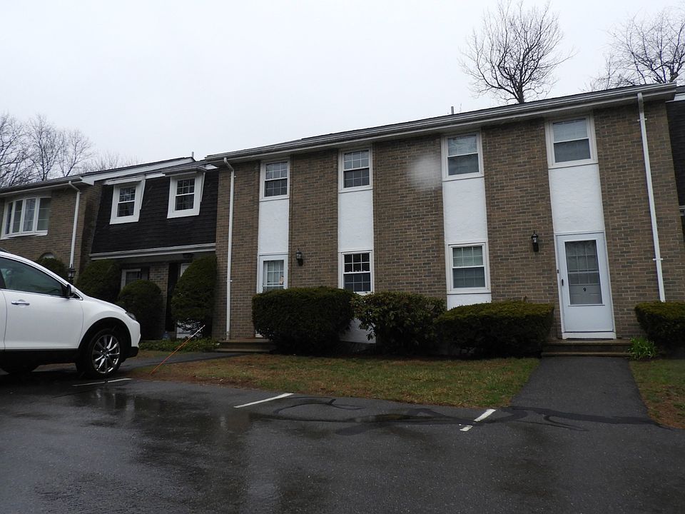 2nd image of 10 Fieldstone Dr