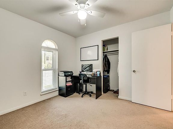 5th image of 801 La Fiesta Dr