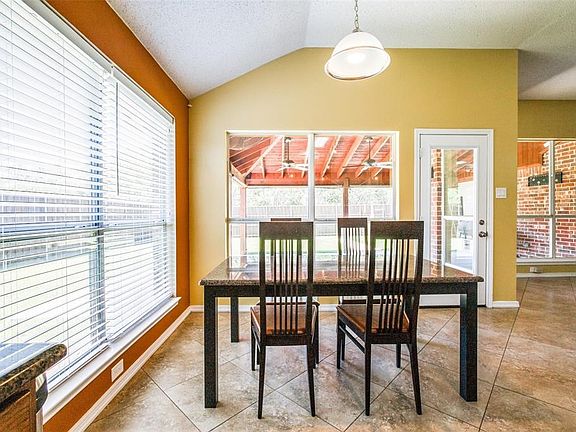 2nd image of 1103 Lakefield Dr