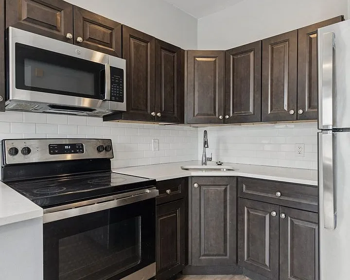 21 E Price St — Photo 19