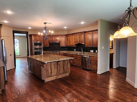 5th image of 159 Blackburn Dr