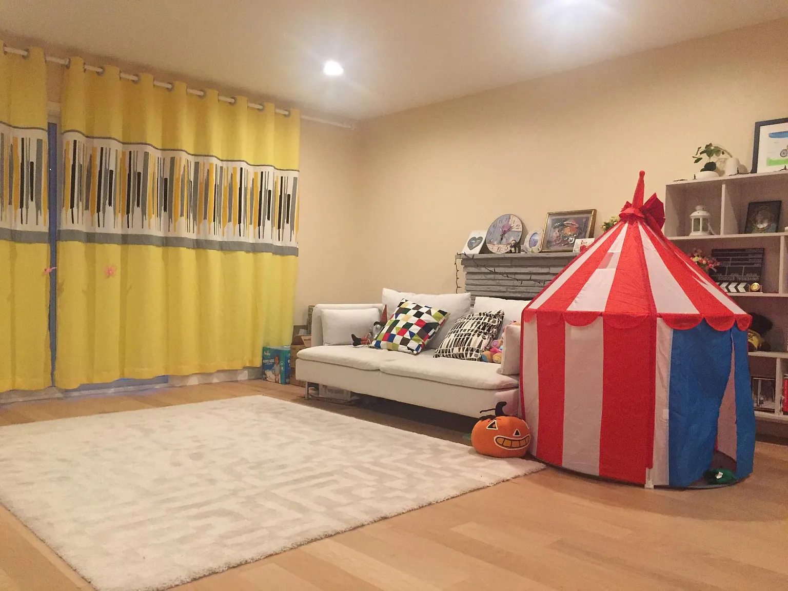 1029 Gloucester Ct — Photo 1