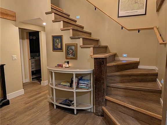 3rd image of 421 Dogwood Ln