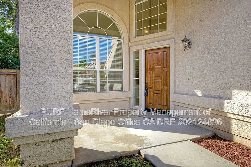4 bed, 2.5 bath, 2304 sqft, $3,495 — Photo 3