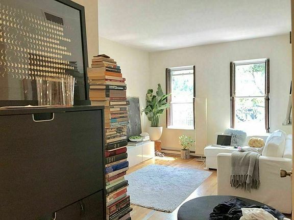 3rd image of 45 W 94th St APT 3F