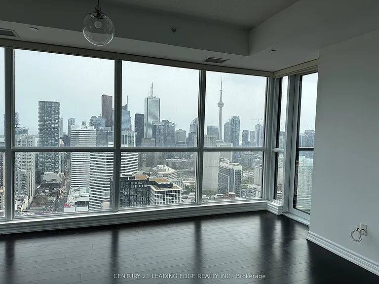 386 Yonge St #4607 — Photo 2