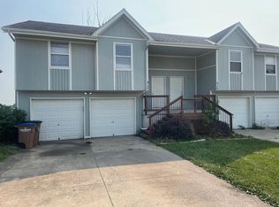 517 S Sunrise Dr, Raymore, MO 64083