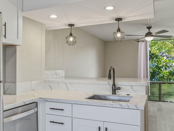 5th image of 3676 Lower Honoapiilani Rd APT B301