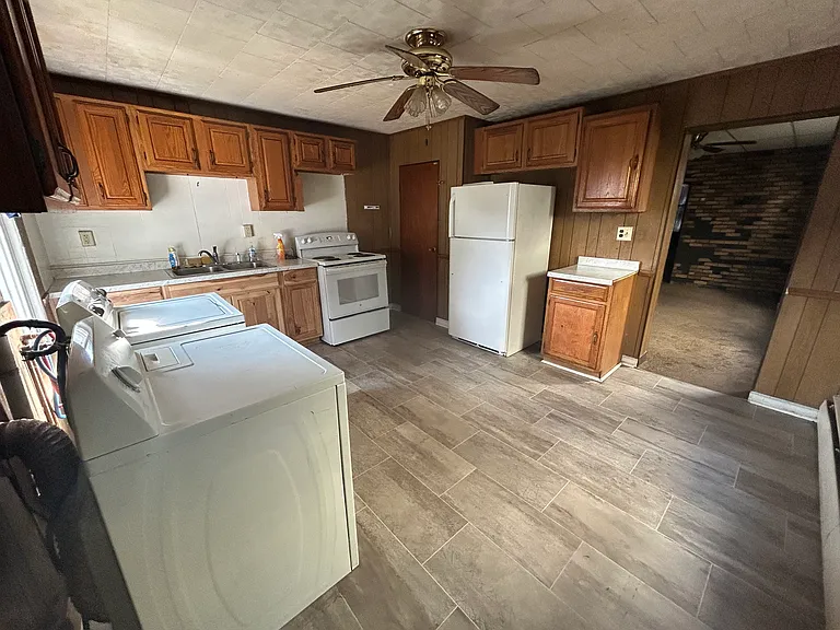 640 Columbia Ave — Photo 13