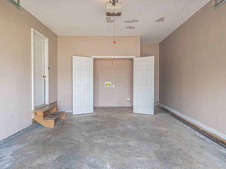 824 Flyer Ct — Photo 18